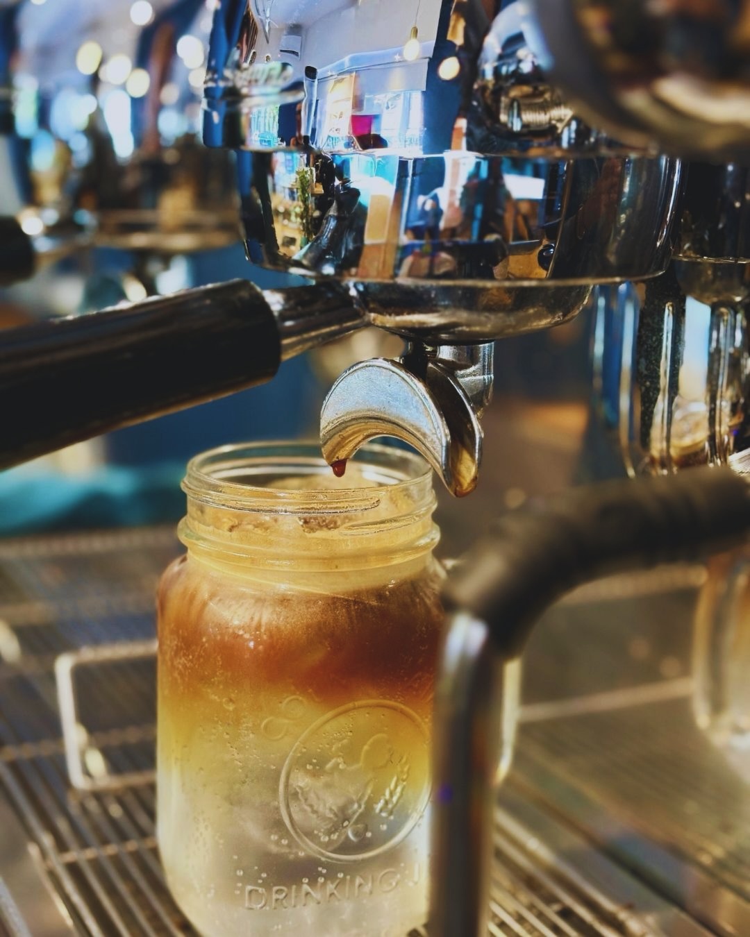 Espresso cayendo en extracción lenta
